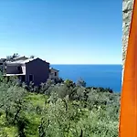 Perla Del Levante Hostel