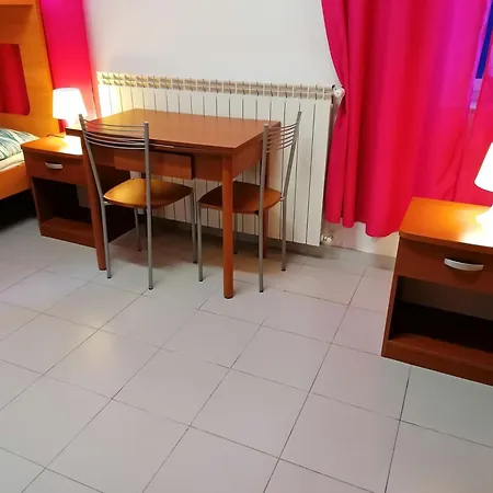 Perla Del Levante بيت شباب فرامورا